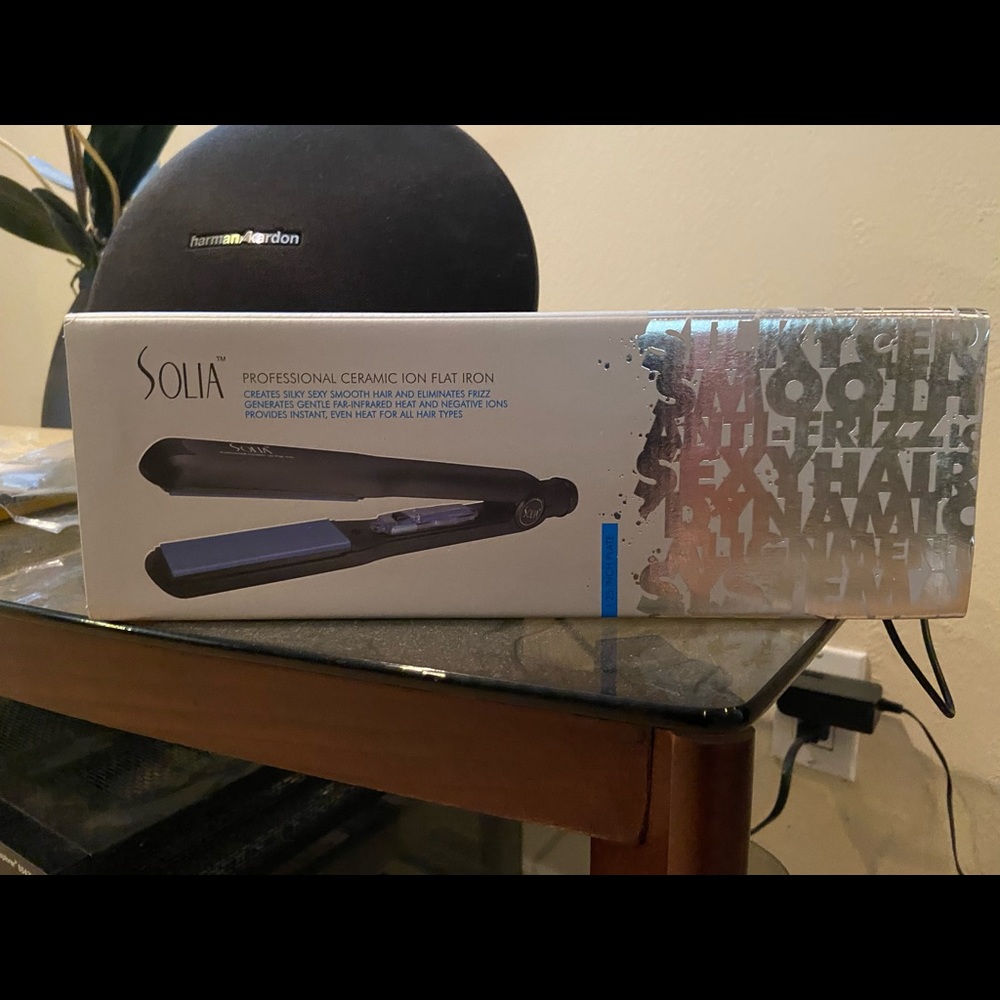 Solia Professional Ceramic Ion Flat Iron NEW